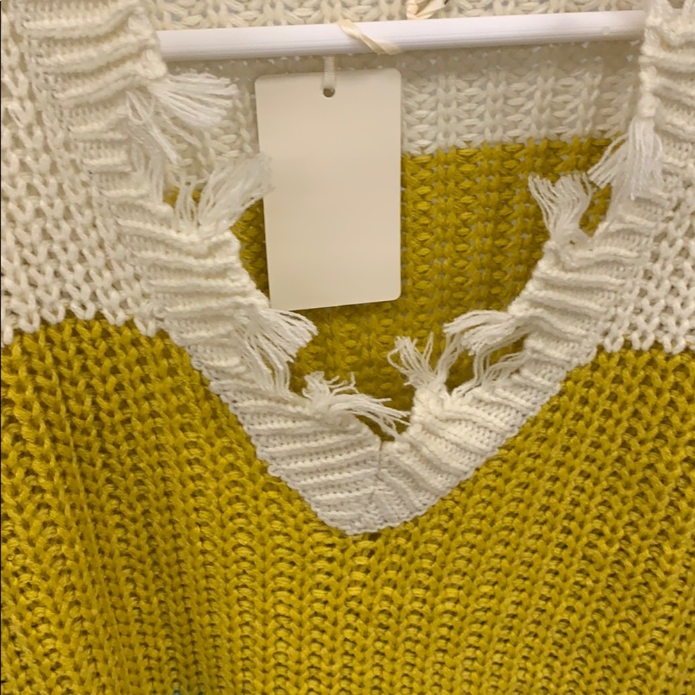 Cozy Sweater with frayed hemlines & bold colors! - Picture 6 of 8